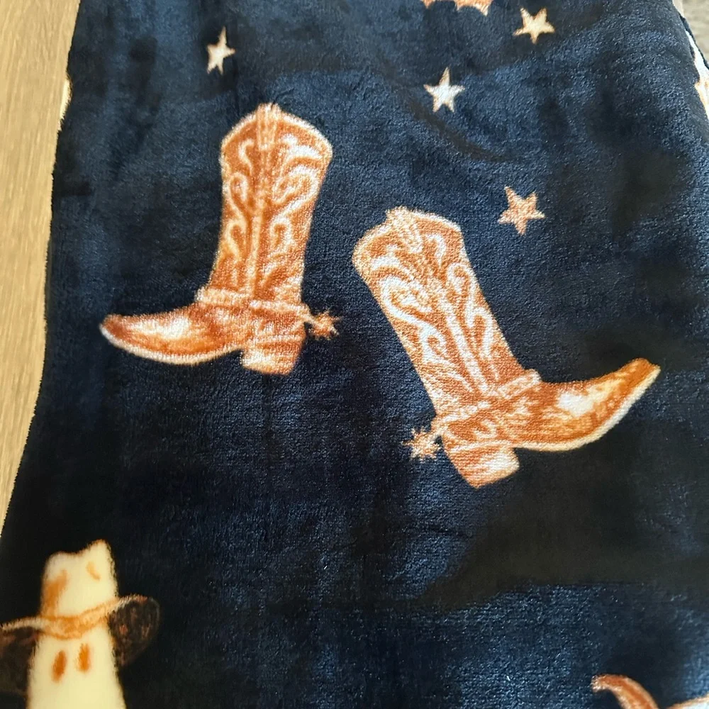 Wrangler Oversized Plush Throw Blanket with Western Halloween Designs - Picture 3 of 6